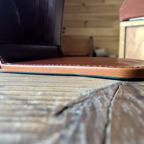 ネイビーオイルコードバン×ルガトショルダーブラウン 二つ折り財布 小銭入れなし
