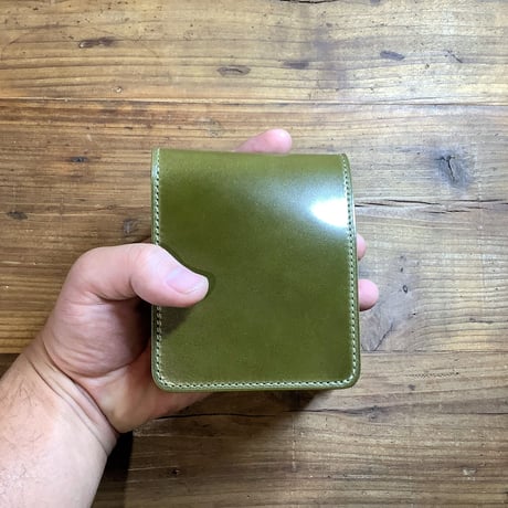 オリーブコードバン×ルガトショルダーワイン 二つ折り財布 小銭入れなし