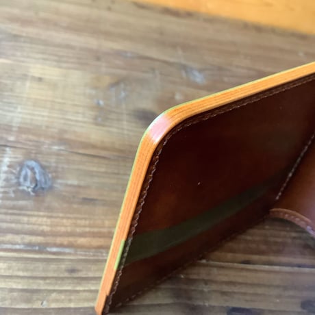 オイルコードバンオリーブ×ルガトショルダーブラウン 二つ折り財布 小銭入れなし