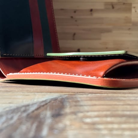 オイルコードバングリーン×ルガトショルダーオレンジ　二つ折り財布　小銭入れあり