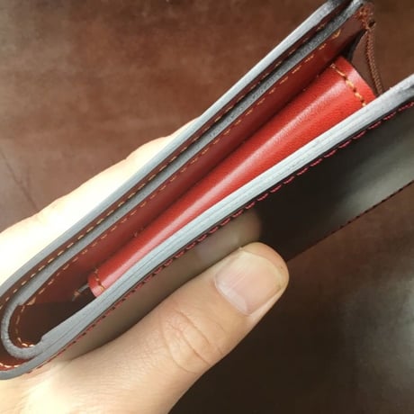 コードバン黒×ルガトショルダー赤 二つ折り財布 小銭入れあり