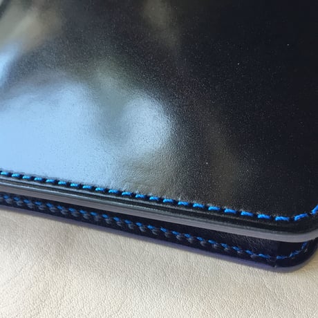 オイルコードバン黒×ルガトショルダーネイビー 二つ折り財布 小銭入れあり
