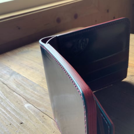 ネイビーオイルコードバン×ルガトショルダーワイン  二つ折り財布 小銭入れあり