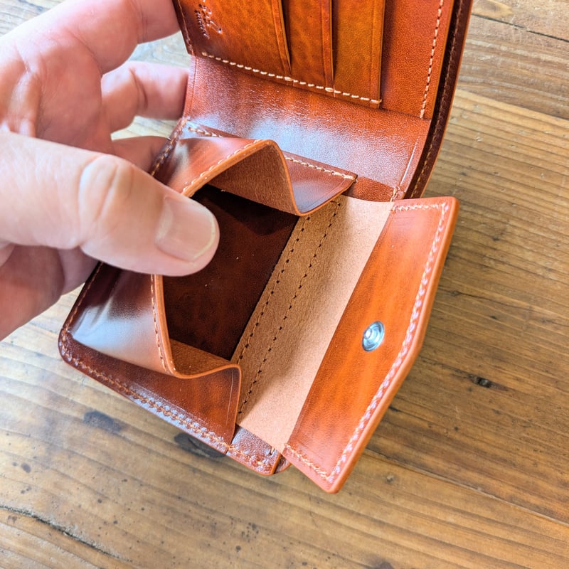 ベルギー産レザー　ルガトショルダーで製作の二つ折り財布 ベルギー産レザー ルガトショルダーで製作の二つ折り財布 Leo&Aoi公式