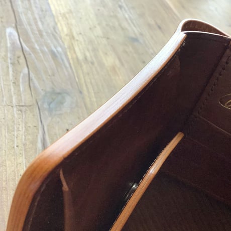 オイルコードバンコニャック×ルガトショルダーブラウン 二つ折り財布 小銭入れあり