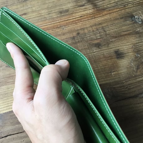ライトブラウンコードバン×グリーン牛革 二つ折り財布 小銭入れあり