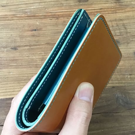 ライトブラウンコードバン×ルガトショルダー琉球ブルー 二つ折り財布 小銭入れあり