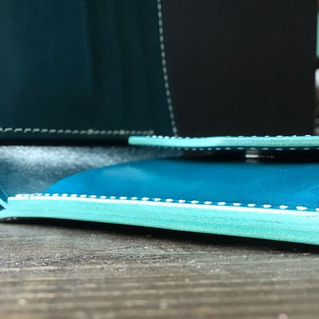 ルガトショルダー琉球ブルー  二つ折り財布  小銭入れあり