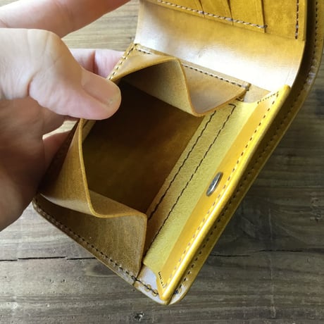 オイルコードバン黒×ルガトショルダーイエロー 二つ折り財布 小銭入れあり