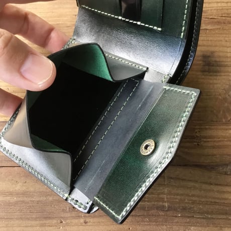オイルコードバン黒×ルガトショルダーグリーン 二つ折り財布 小銭入れあり