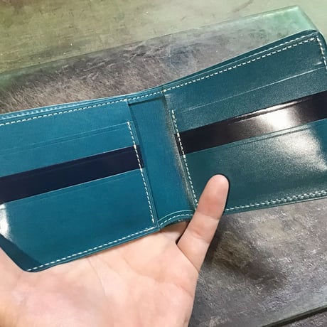 オイルコードバンコニャック×ルガトショルダー琉球ブルー 二つ折り財布 小銭入れなし