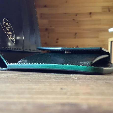 オイルコードバン黒×ルガトショルダー深緑 二つ折り財布 小銭入れあり