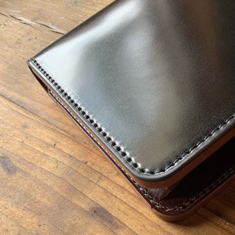 オイルコードバン黒×ルガトショルダー　ダークブラウン 二つ折り財布 小銭入れあり