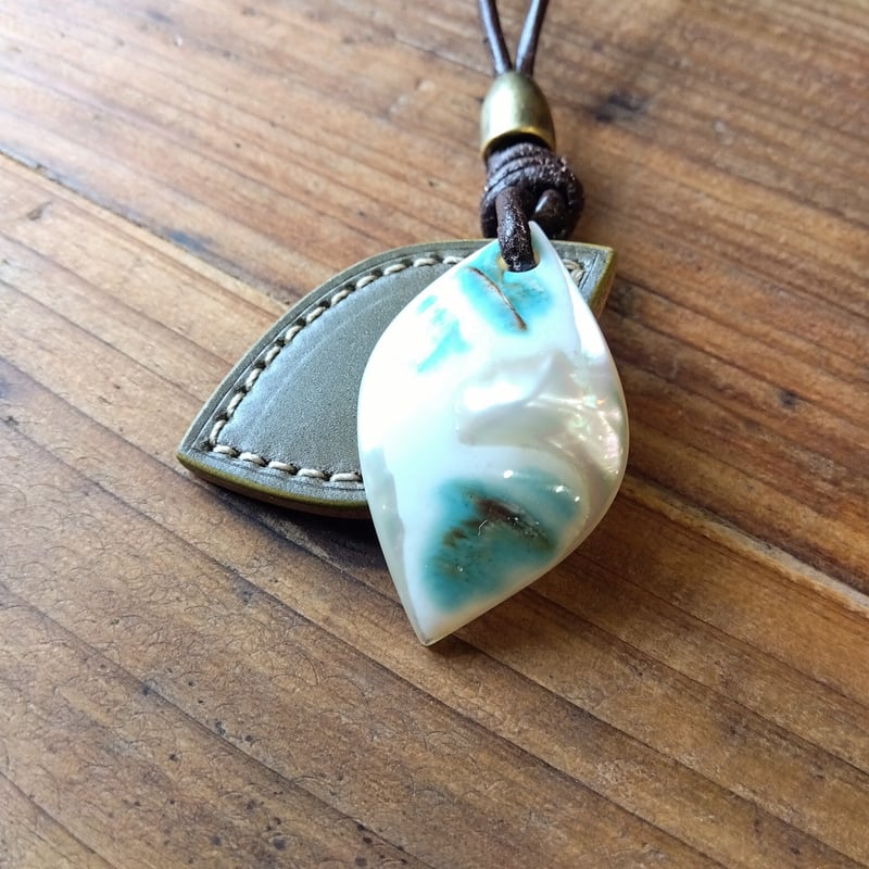 夜光貝 ネックレス オイルコードバンオリーブ×サドル | keywest828