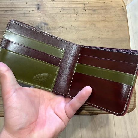 オリーブコードバン×ルガトショルダーワイン 二つ折り財布 小銭入れなし