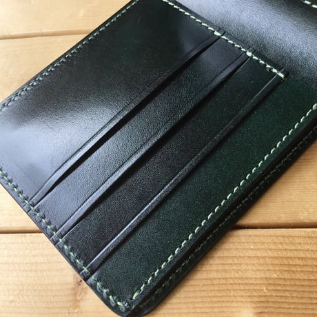 オイルコードバン黒×ルガトショルダーグリーン 二つ折り財布 小銭入れなし