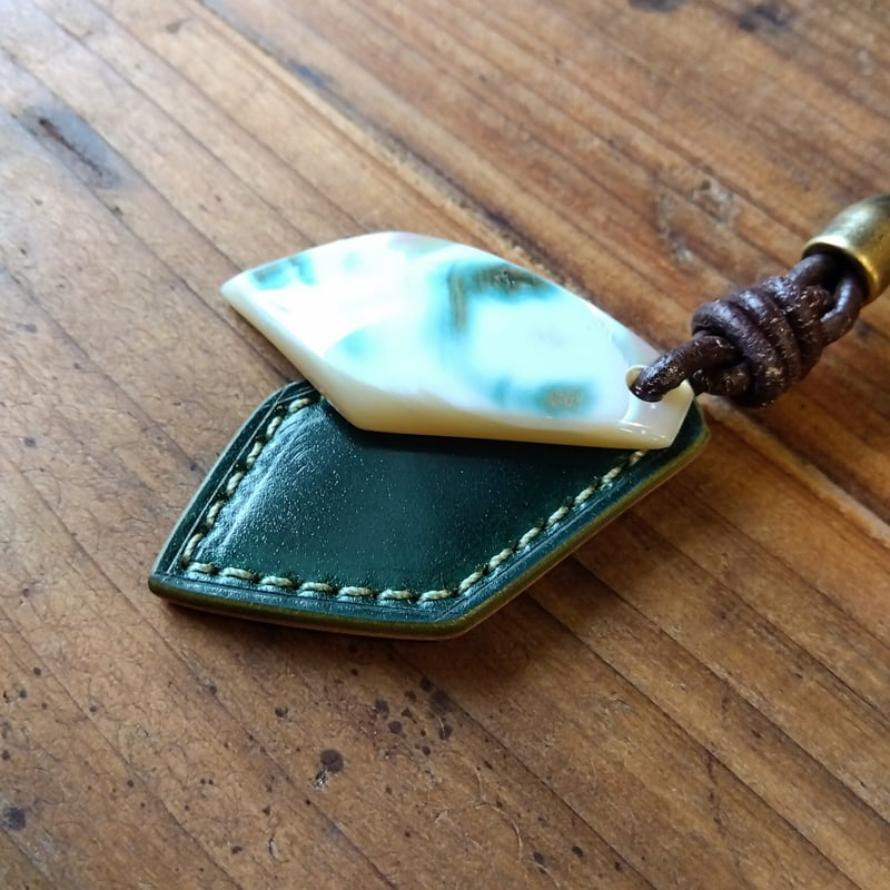 夜光貝 ネックレス コードバングリーン×サドル | keywest828