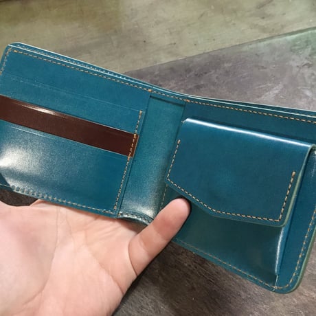 オイルコードバンコニャック×ルガトショルダー琉球ブルー 二つ折り財布 小銭入れあり