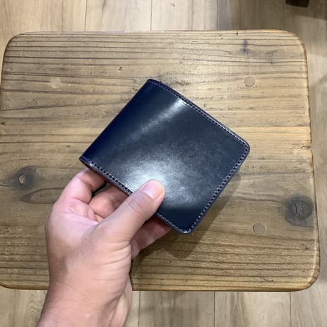ネイビーオイルコードバン×ルガトショルダーワイン 二つ折り財布 小銭入れなし