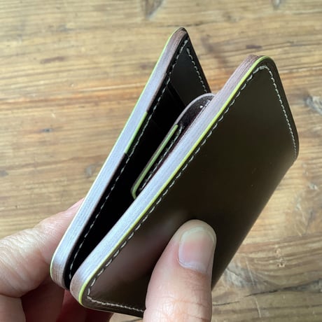 オリーブコードバン×チョコ色牛革 二つ折り財布 小銭入れあり