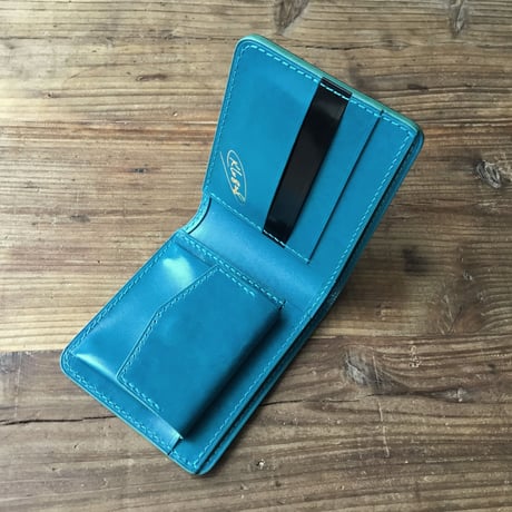 オイルコードバン黒×ルガトショルダー琉球ブルー 二つ折り財布 小銭入れあり