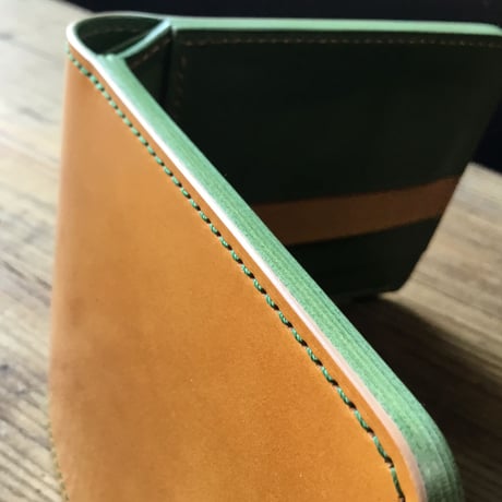 ライトブラウンコードバン×グリーン牛革 二つ折り財布 小銭入れなし