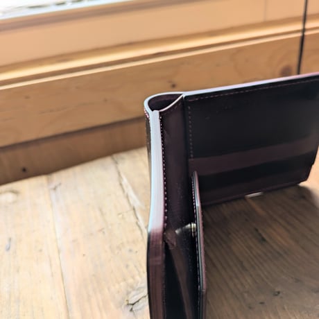 オイルコードバン黒×ルガトショルダーパープル 紫色 二つ折り財布  小銭入れあり