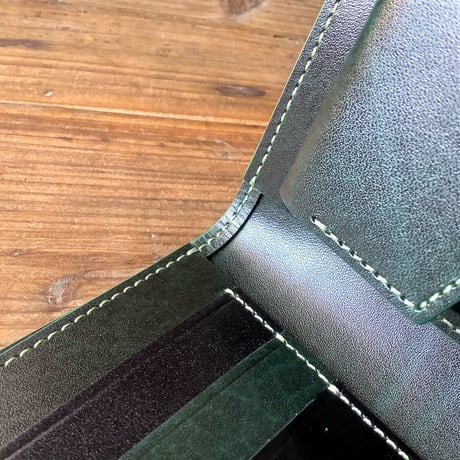 オイルコードバン黒×ルガトショルダー深緑 二つ折り財布 小銭入れあり