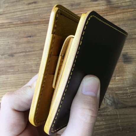 コードバン黒×ルガトショルダーイエロー 二つ折り財布 小銭入れあり