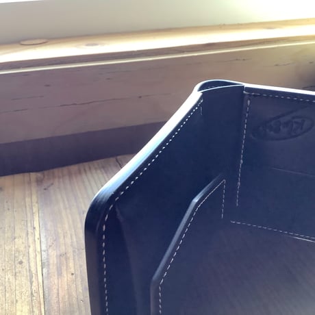 オイルコードバン黒×ルガトショルダー紺　オイルレザー 黒 二つ折り財布 小銭入れあり