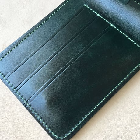 オイルコードバン黒×ルガトショルダーグリーン 二つ折り財布 小銭入れあり