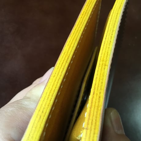 コードバン黒×ルガトショルダーイエロー 二つ折り財布 小銭入れあり