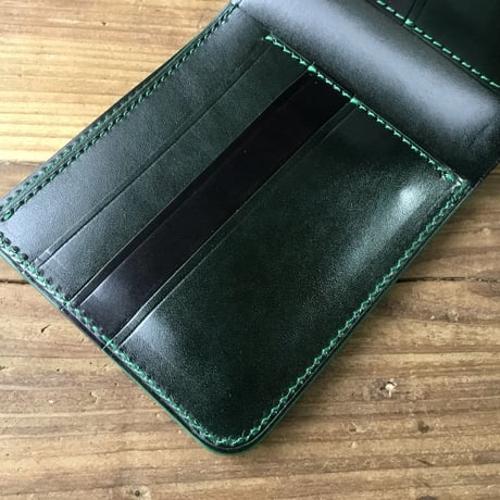 オイルコードバン黒×ルガトショルダーグリーン 二つ折り財布 小銭入れなし