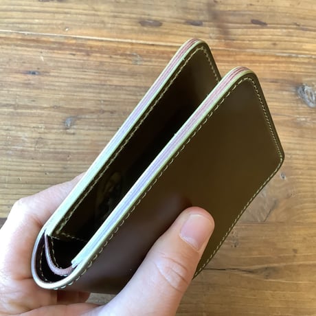 オイルコードバンオリーブ×ルガトショルダーダークブラウン 二つ折り財布　小銭入れなし