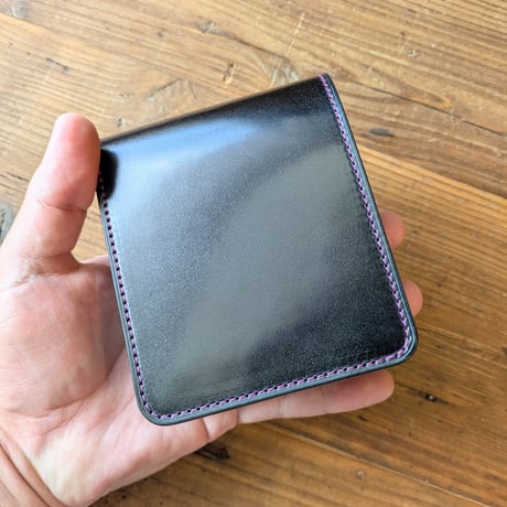 オイルコードバン黒×ルガトショルダーパープル 紫色 二つ折り財布  小銭入れあり