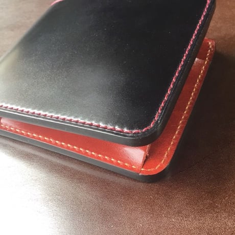 コードバン黒×ルガトショルダー赤 二つ折り財布 小銭入れあり