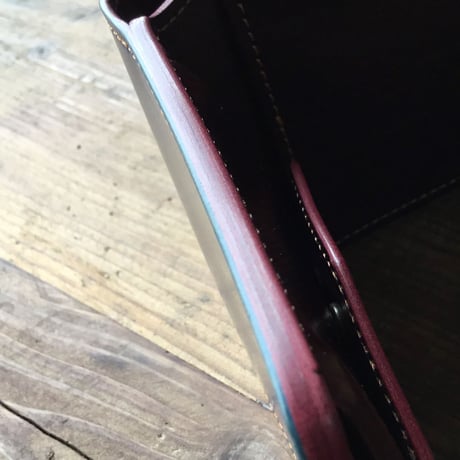 ネイビーオイルコードバン×ルガトショルダーワイン 二つ折り財布 小銭入れあり