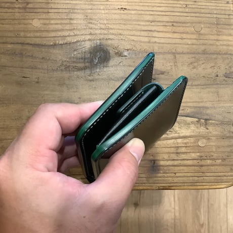 オイルコードバン黒×ルガトショルダー深緑 二つ折り財布 小銭入れあり