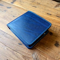 ルガトショルダーネイビー　紺色 二つ折り財布  小銭入れあり