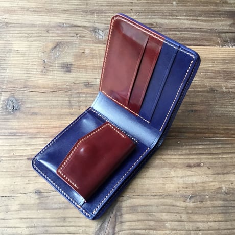 ブラウンオイルコードバン×ルガトショルダーネイビー 二つ折り財布 小銭入れあり
