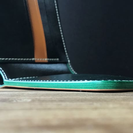 ライトブラウンコードバン×ルガトショルダーグリーン 二つ折り財布 小銭入れなし