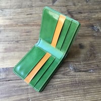 ライトブラウンコードバン×グリーン牛革 二つ折り財布 小銭入れなし