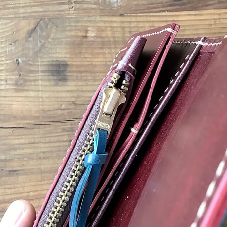 ネイビーオイルコードバン×ルガトショルダーワイン 長財布 小銭入れあり