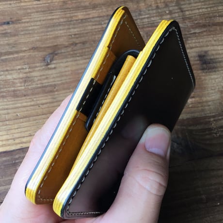 オイルコードバン黒×ルガトショルダーイエロー 二つ折り財布 小銭入れあり