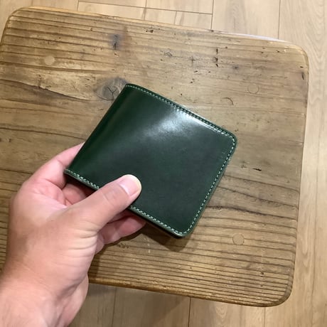 オイルコードバングリーン×ルガトショルダー　ダークブラウン　二つ折り財布　小銭入れあり