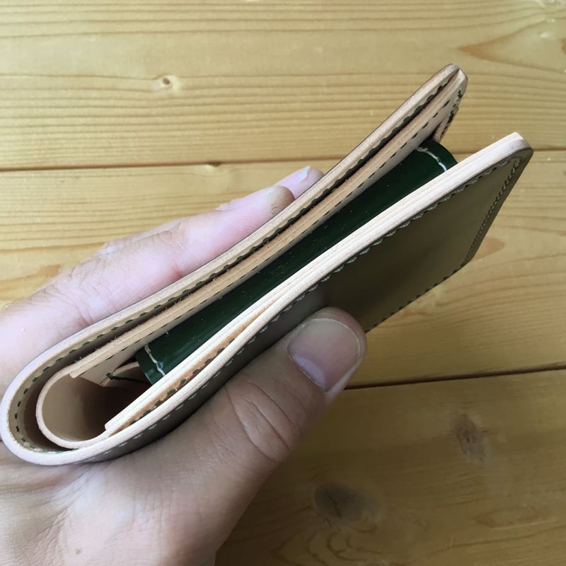 コードバングリーン×ナチュラル牛革 二つ折り財布 小銭入れあり