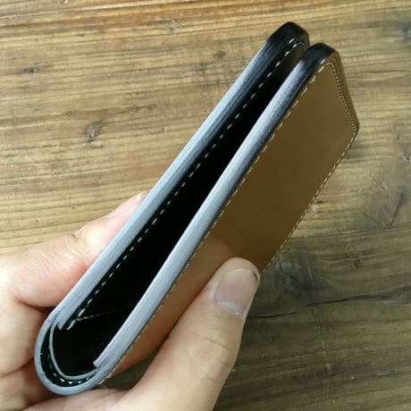 ライトブラウンコードバン×ルガトショルダーグリーン&ライトブラウン 二つ折り財布 小銭入れ無し