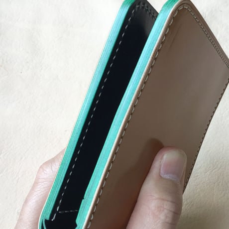 ライトブラウンコードバン×ルガトショルダーグリーン 二つ折り財布 小銭入れあり