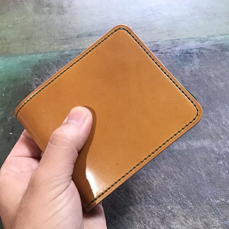 ライトブラウンコードバン×ルガトショルダーグリーン 二つ折り財布 小銭入れなし