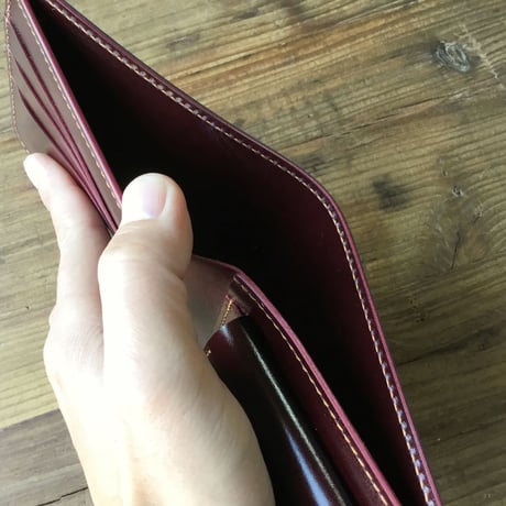 ネイビーオイルコードバン×ルガトショルダーワイン 二つ折り財布 小銭入れあり